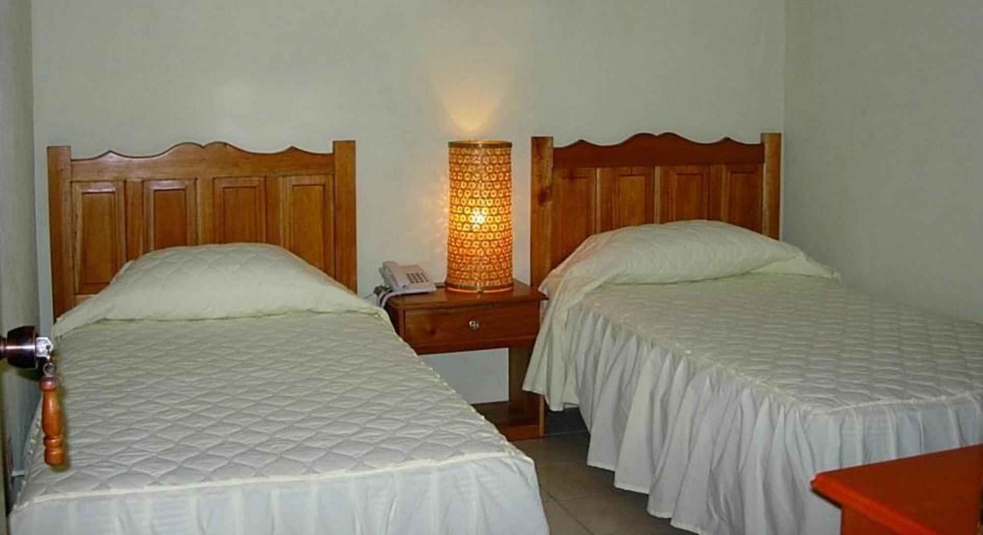 Nakum Hotel Flores Habitación foto